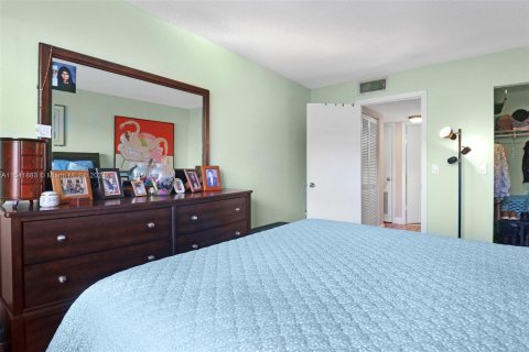 Condo in Sunrise, Florida, 1 bedroom  № 1135734 - photo 12