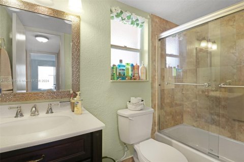 Condo in Sunrise, Florida, 1 bedroom  № 1135734 - photo 14