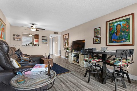 Condo in Sunrise, Florida, 1 bedroom  № 1135734 - photo 5