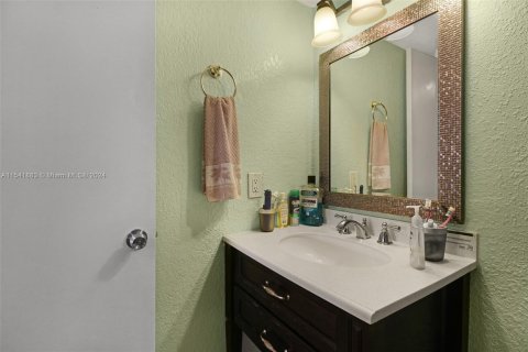 Condo in Sunrise, Florida, 1 bedroom  № 1135734 - photo 15