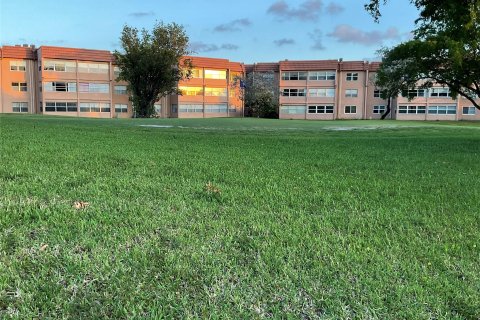 Condo in Sunrise, Florida, 2 bedrooms  № 1224479 - photo 21