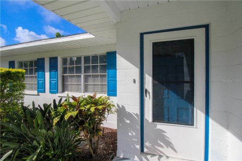 Villa ou maison à louer à Bradenton, Floride: 2 chambres, 122.54 m2 № 213423 - photo 2