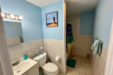 Casa en venta en Lauderhill, Florida, 5 dormitorios, 156.35 m2 № 1368886 - foto 9