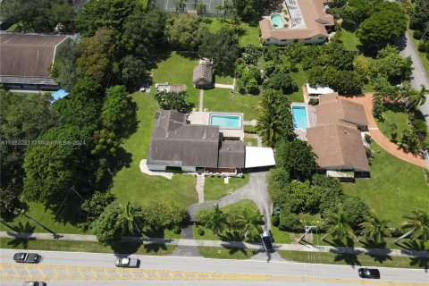 Villa ou maison à vendre à Miami, Floride: 5 chambres, 242.94 m2 № 1368982 - photo 1