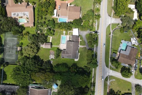 Casa en venta en Miami, Florida, 5 dormitorios, 242.94 m2 № 1368982 - foto 8