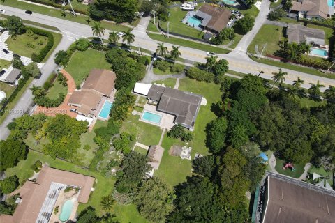 Villa ou maison à vendre à Miami, Floride: 5 chambres, 242.94 m2 № 1368982 - photo 4