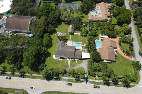 Villa ou maison à vendre à Miami, Floride: 5 chambres, 242.94 m2 № 1368982 - photo 2