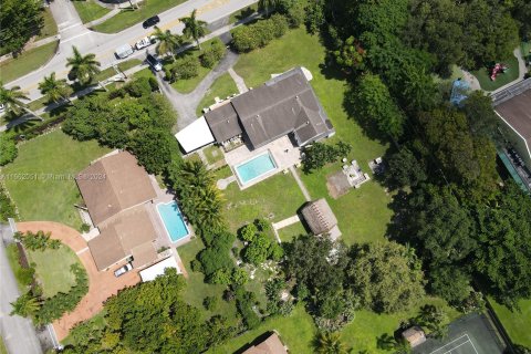 Villa ou maison à vendre à Miami, Floride: 5 chambres, 242.94 m2 № 1368982 - photo 5