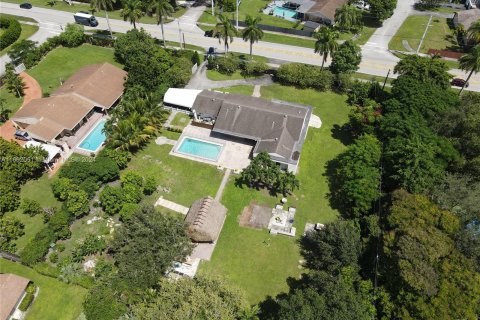 Villa ou maison à vendre à Miami, Floride: 5 chambres, 242.94 m2 № 1368982 - photo 3