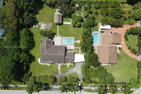 Villa ou maison à vendre à Miami, Floride: 5 chambres, 242.94 m2 № 1368982 - photo 9