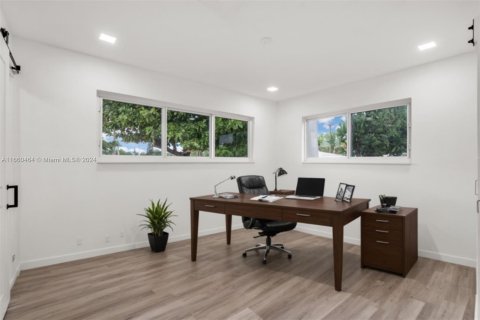 Casa en venta en Miami, Florida, 4 dormitorios, 225.75 m2 № 1368887 - foto 18