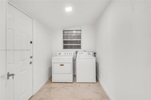 Casa en venta en Miami, Florida, 4 dormitorios, 225.75 m2 № 1368887 - foto 14