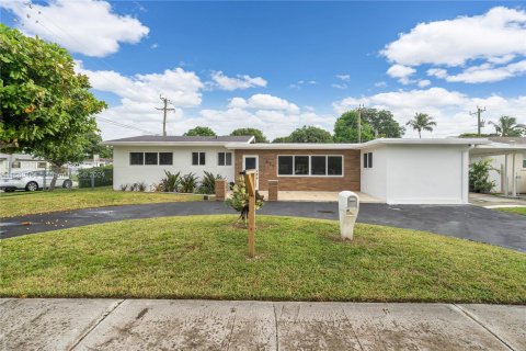 Villa ou maison à vendre à Miami, Floride: 4 chambres, 225.75 m2 № 1368887 - photo 3