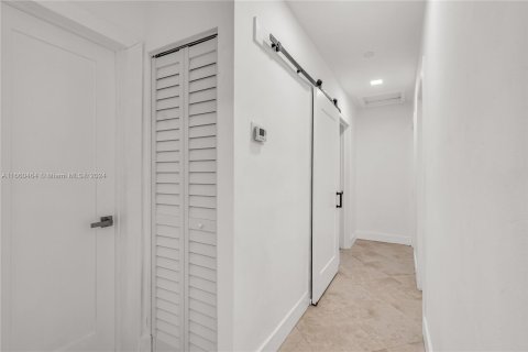 Casa en venta en Miami, Florida, 4 dormitorios, 225.75 m2 № 1368887 - foto 15