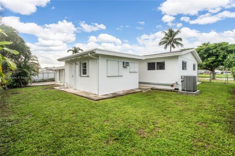 Villa ou maison à vendre à Miami, Floride: 4 chambres, 225.75 m2 № 1368887 - photo 19