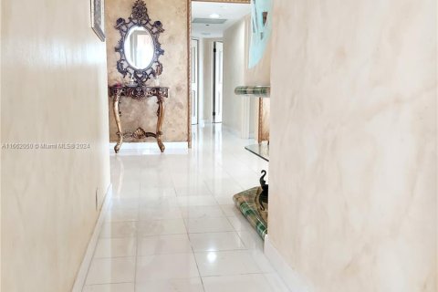 Condo in Aventura, Florida, 3 bedrooms  № 1368983 - photo 10