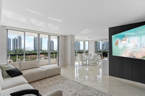 Condo in Aventura, Florida, 2 bedrooms  № 1399982 - photo 1