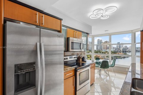 Condo in Aventura, Florida, 2 bedrooms  № 1399982 - photo 8