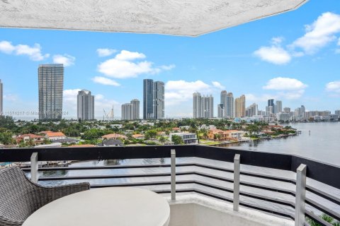 Condominio en venta en Aventura, Florida, 2 dormitorios, 125.7 m2 № 1399982 - foto 2