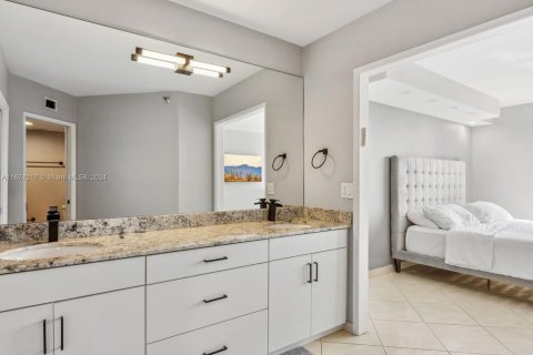 Condo in Aventura, Florida, 2 bedrooms  № 1399982 - photo 11