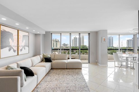 Condominio en venta en Aventura, Florida, 2 dormitorios, 125.7 m2 № 1399982 - foto 5