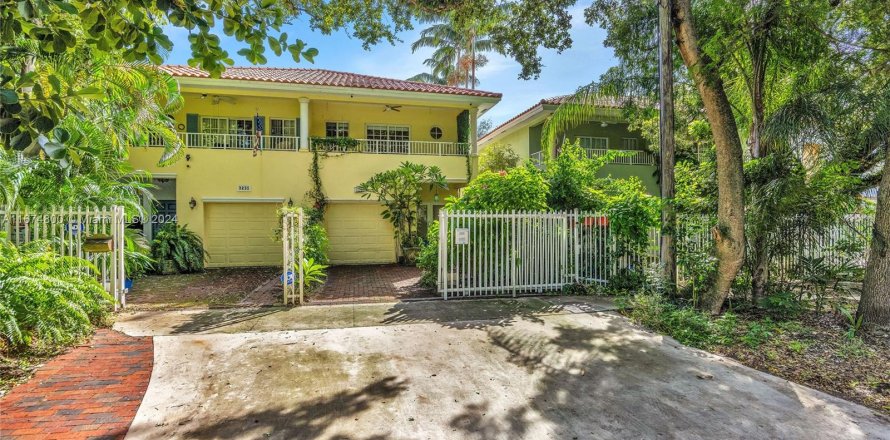 Townhouse in Miami, Florida 3 bedrooms, 170.57 sq.m. № 1399940