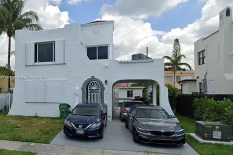 Casa en venta en Miami, Florida, 4 dormitorios, 182.46 m2 № 1399981 - foto 1