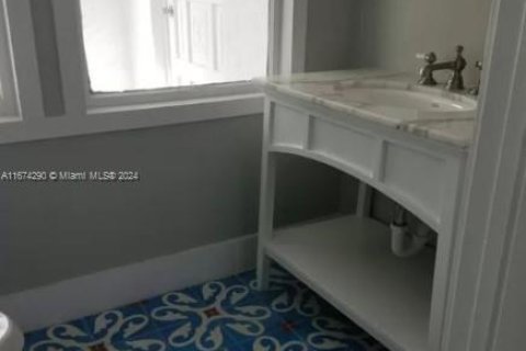 Casa en venta en Miami, Florida, 4 dormitorios, 182.46 m2 № 1399981 - foto 3