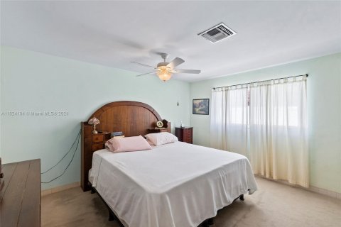 Villa ou maison à vendre à Pompano Beach, Floride: 2 chambres, 164.44 m2 № 1270866 - photo 15