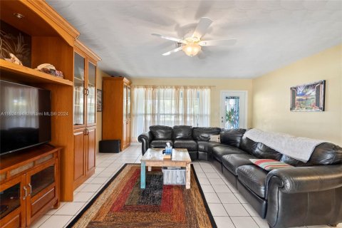 Villa ou maison à vendre à Pompano Beach, Floride: 2 chambres, 164.44 m2 № 1270866 - photo 5