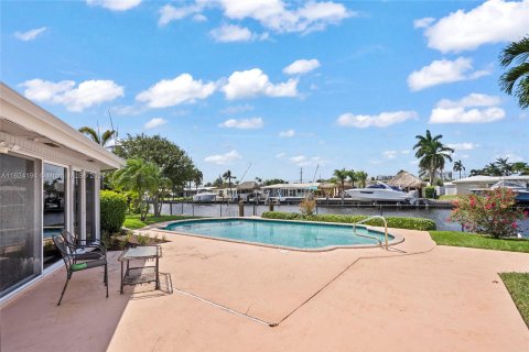 Villa ou maison à vendre à Pompano Beach, Floride: 2 chambres, 164.44 m2 № 1270866 - photo 3