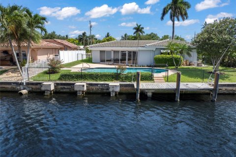 Villa ou maison à vendre à Pompano Beach, Floride: 2 chambres, 164.44 m2 № 1270866 - photo 1