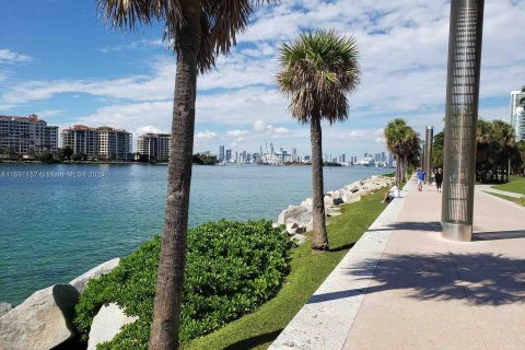 Condo in Miami Beach, Florida, 1 bedroom  № 1181011 - photo 20