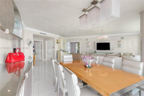 Condo in Aventura, Florida, 2 bedrooms  № 1181077 - photo 15