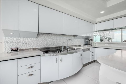 Condo in Aventura, Florida, 2 bedrooms  № 1181077 - photo 22