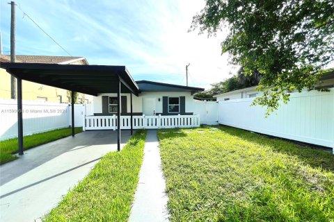 Villa ou maison à vendre à Hollywood, Floride: 3 chambres, 75.81 m2 № 1181043 - photo 1