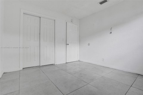 Immobilier commercial à vendre à Lauderhill, Floride: 223.24 m2 № 1389673 - photo 22