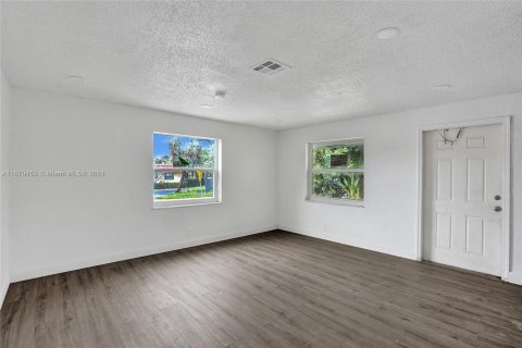 Immobilier commercial à vendre à Lauderhill, Floride: 223.24 m2 № 1389673 - photo 20