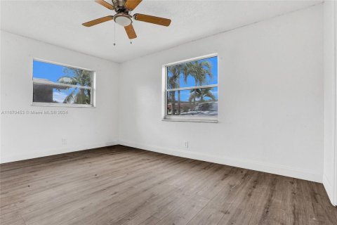 Immobilier commercial à vendre à Lauderhill, Floride: 223.24 m2 № 1389673 - photo 6