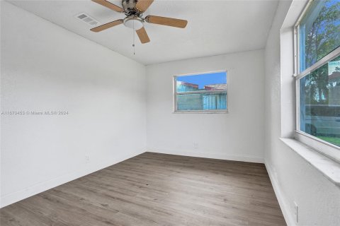 Immobilier commercial à vendre à Lauderhill, Floride: 223.24 m2 № 1389673 - photo 7