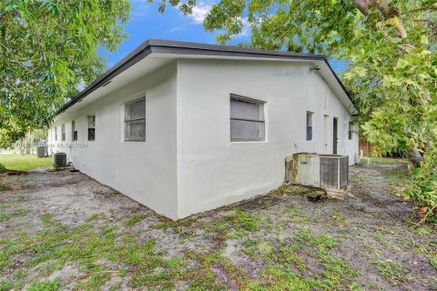 Immobilier commercial à vendre à Lauderhill, Floride: 223.24 m2 № 1389673 - photo 3