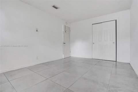 Immobilier commercial à vendre à Lauderhill, Floride: 223.24 m2 № 1389673 - photo 24