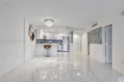 Condo in Miami, Florida, 2 bedrooms  № 1389648 - photo 11