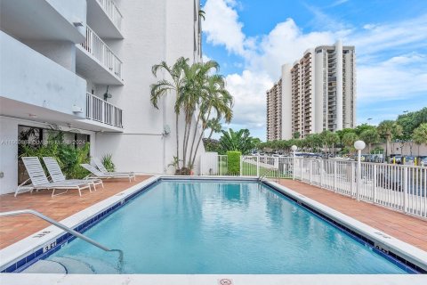 Condo in Miami, Florida, 2 bedrooms  № 1389648 - photo 3