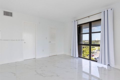 Condo in Miami, Florida, 2 bedrooms  № 1389648 - photo 19