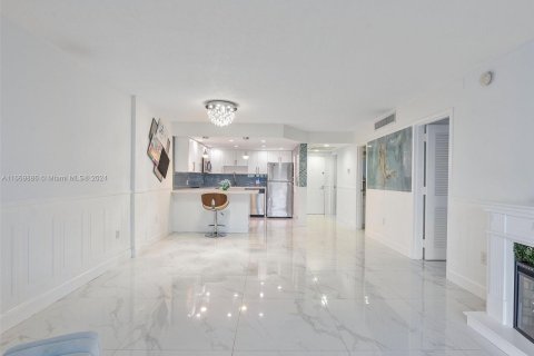 Condo in Miami, Florida, 2 bedrooms  № 1389648 - photo 10