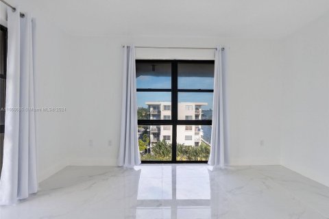 Condo in Miami, Florida, 2 bedrooms  № 1389648 - photo 26