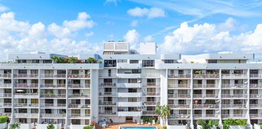 Condo in Miami, Florida, 2 bedrooms  № 1389648