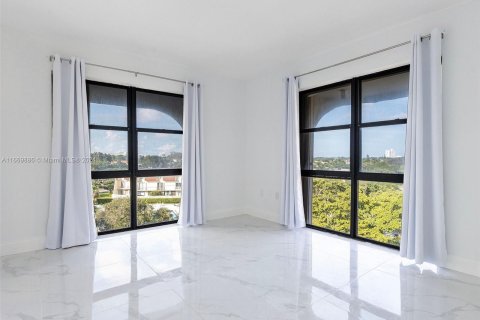 Condo in Miami, Florida, 2 bedrooms  № 1389648 - photo 24