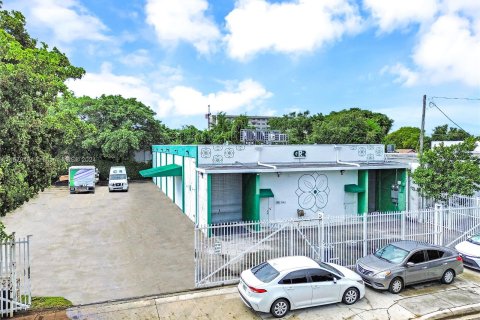 Propiedad comercial en venta en Miami, Florida № 1389677 - foto 1